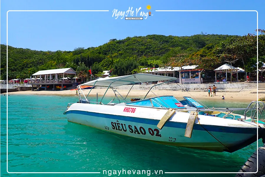 Thuê cano/ tàu gỗ tham quan các đảo Nha Trang