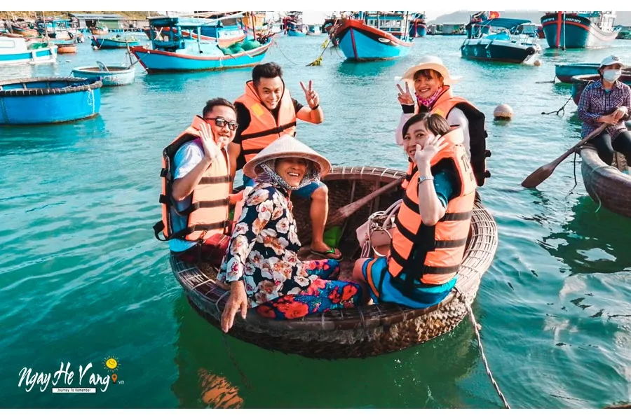 Chèo thúng tại Làng Chài