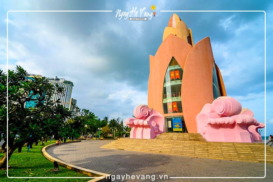 Tầng 3 tháp trầm hương