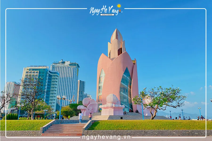Tầng 2 tháp trầm hương